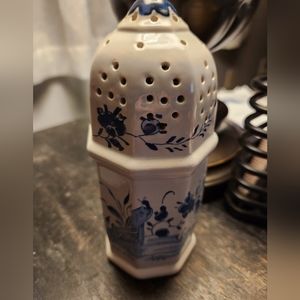 DELFT Made in Holland 7" Porcelain Shaker